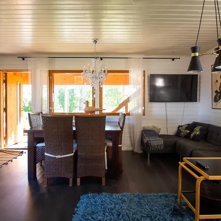 Chalet Joenranta Moekki Pihasaunalla -